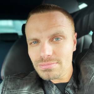 Marcin Hakiel radzi, jak dojść do siebie po rozstaniu. "Ogień może spalić cały las"                          