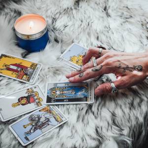 „Żyjący Nostradamus” ostrzega przed rokiem 2026. Oto 10 najbardziej niepokojących prognoz Athosa Salome