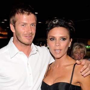 O ich fioletowych kreacjach ślubnych mówili wszyscy! Victoria i David Beckham założyli stroje z 1999 roku 