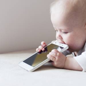 Dziecko włączyło relację na żywo na Instagramie. Pokazało internautom, co jego mama robi pod prysznicem!