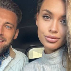 Paulina z "Love Island" w bieli. Skąpy strój kąpielowy sporo odsłonił! "Zachwycasz swoim urokiem" - komentują internauci [ZDJĘCIE]