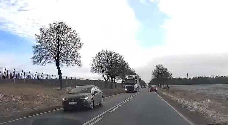 Będzie miał nauczkę do końca życia? Cudem uniknął czołowego zderzenia. "Brak wyobraźni" [WIDEO]