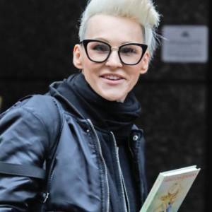 Agnieszka Chylińska pokazała córkę! Czytają razem fragmenty książki wokalistki 