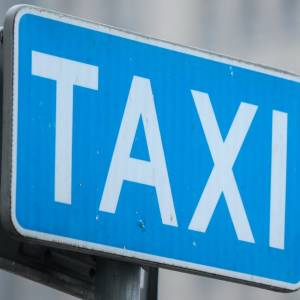 Droższe przejazdy taksówkami w aplikacjach? W życie weszły nowe przepisy