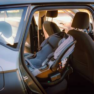 Gdyby nie kontrola, podróż mogłaby skończyć się tragicznie. Rodzice wieźli dzieci w niestandardowym miejscu [FOTO]  