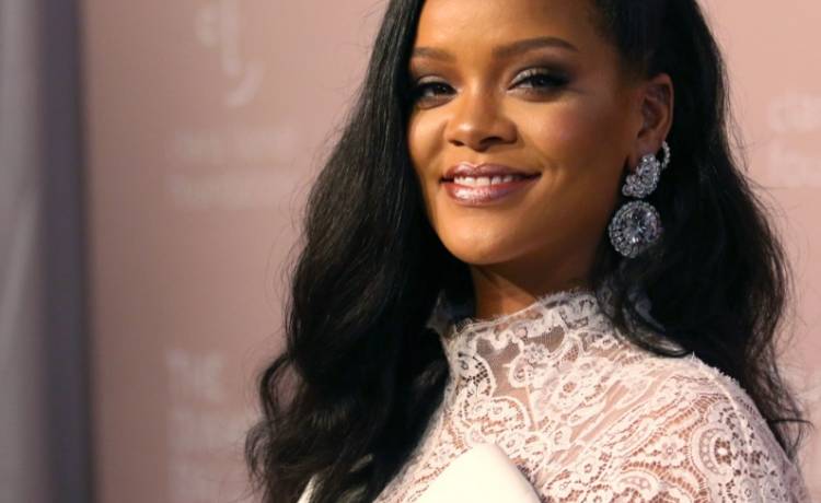 Rihanna odważnie promuje nowy projekt. Wokalistka w bieliźnie!