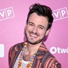 Błażej Stencel z „Koła fortuny” wziął ślub z partnerem? Znienacka takie wieści