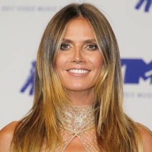 Heidi Klum w Cannes założyła skąpą suknię. Internauci grzmią:  "Wulgarna"