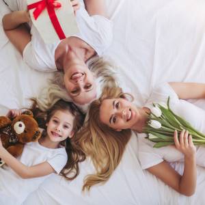 Wierszyki na Dzień Kobiet. Zaskocz swoją partnerkę, przyjaciółkę, siostrę! 