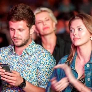 Antek Królikowski publikuje romantyczny kadr z dziewczyną. Internauci krytykują!