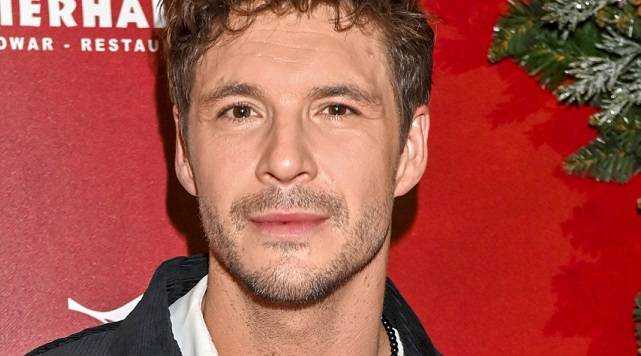 Mikołaj Roznerski świętuje okrągłe urodziny. Na najnowszym nagraniu dał się porwać chwili [WIDEO]