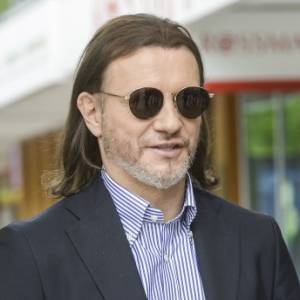 Radosław Majdan wysłał Antoniemu Królikowskiemu SMS-a. Wiemy, co napisał aktorowi