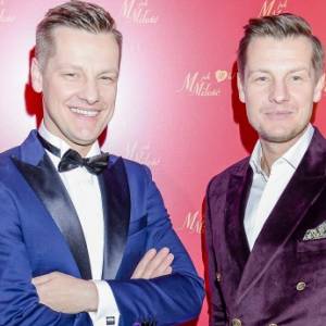 Marcin Mroczek pokazał zdjęcie z bratem. Tak „puścili oko” internautom! "Przez chwilę zastanawiałam się, który to który"
