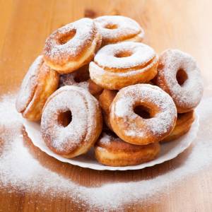 Przepis na obłędne oponki serowe. Nie oprzesz się im w tłusty czwartek