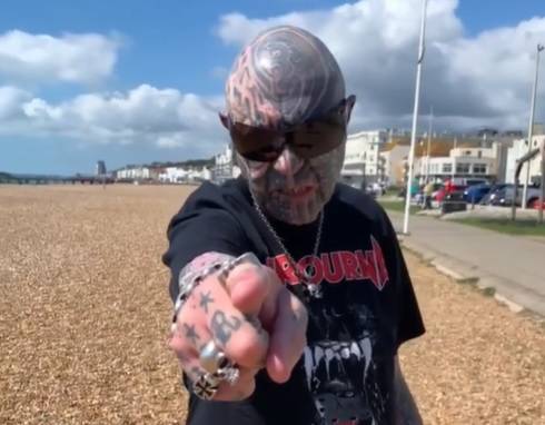 Ma 67 lat i pokrył 97% ciała tatuażami. Powiedział, która część ciała pozostanie "czysta" [FOTO]