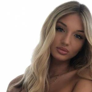 Caroline z "Love Island" w gorącej stylizacji! Tak wystroiła się na randkę. "Seksbomba"