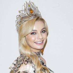 Miss World 2021 zachwyca na nowych zdjęciach. Karolina Bielawska zbiera komplementy w sieci. "Nasza królowa" [GALERIA]