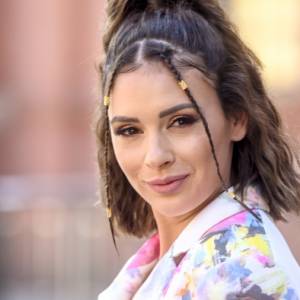 Klaudia Halejcio podróżowała z poduszką. Nie do wiary, co w niej ukryła! [WIDEO]