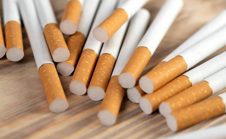 Jak się pozbyć zapachu papierosów? Fot. shutterstock.com