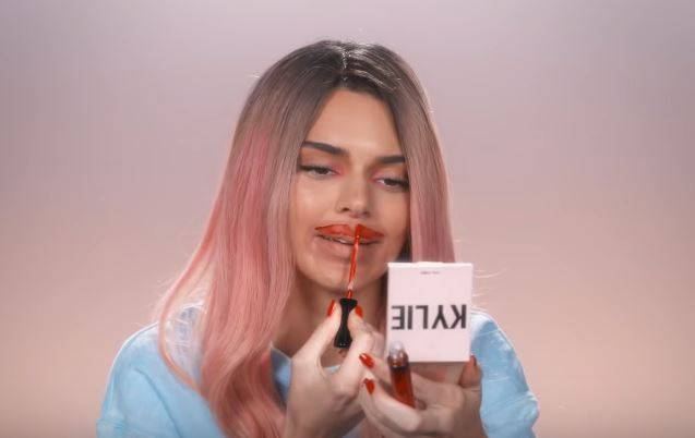 Kendall Jenner wyśmiewa się ze swojej siostry?! To wideo jest hitem internetu!