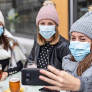 Zanim nastanie koniec pandemii, będzie "tsunami zakażeń". WHO prognozuje najgorsze   