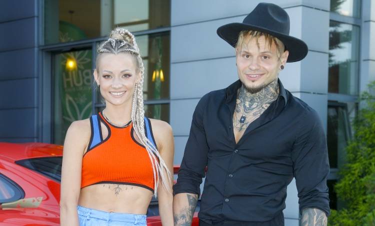 Pamela Stefanowicz w czerwonej bieliźnie. Skąpy strój odsłonił tajemniczy tatuaż! [FOTO]