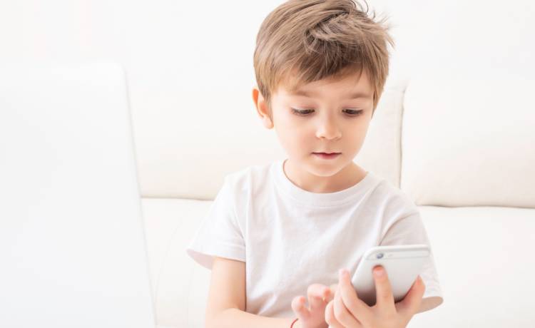 6-letnia Kacperek uratował życie swojej mamie! Do sieci trafiła nagrana rozmowa małego bohatera z operatorem 112