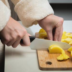 Dlatego nie wolno kroić ziemniaków przed gotowaniem. Wielu Polaków nie wie, że popełnia błąd