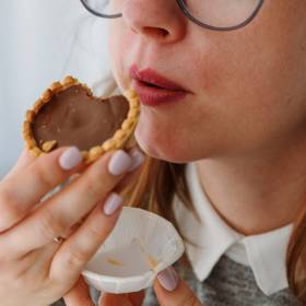 Ból brzucha z przejedzenia? Te domowe sposoby zadziałają w mig! 