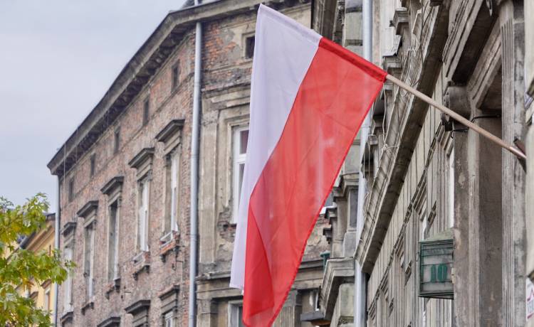 Wywieszasz flagę na Święto Niepodległości? Musisz pamiętać o tych zasadach