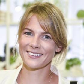 RMF Extra: Marta Wierzbicka bez makijażu pozdrawia z łóżka. Nie jest sama!