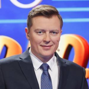 Rafał Brzozowski z noworodkiem na rękach. "Nasza dziewczynka skradła serca" [FOTO]