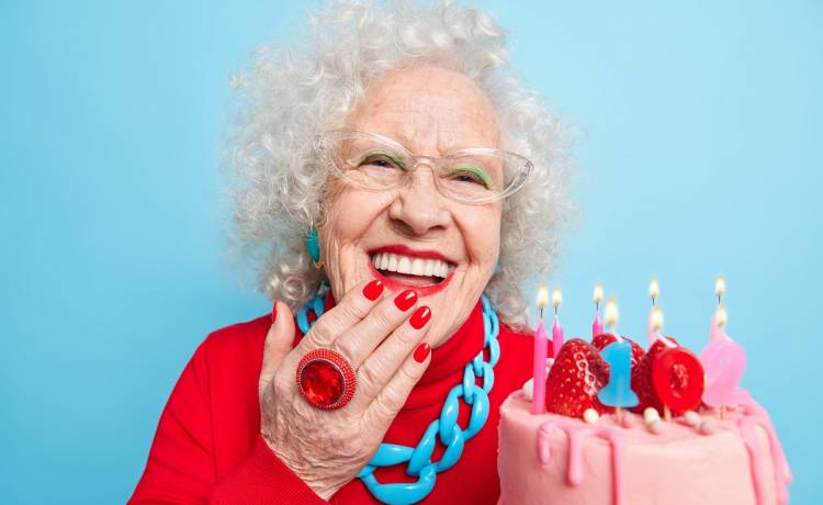 Finał 106. urodzin zaskoczył pracowników hotelu. Starsza pani zrobiła na nich wrażenie [FOTO]