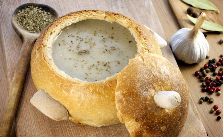 Przepis na wege żurek od Ewy Chodakowskiej. Trenerka zdradziła też receptury na wielkanocne desery!