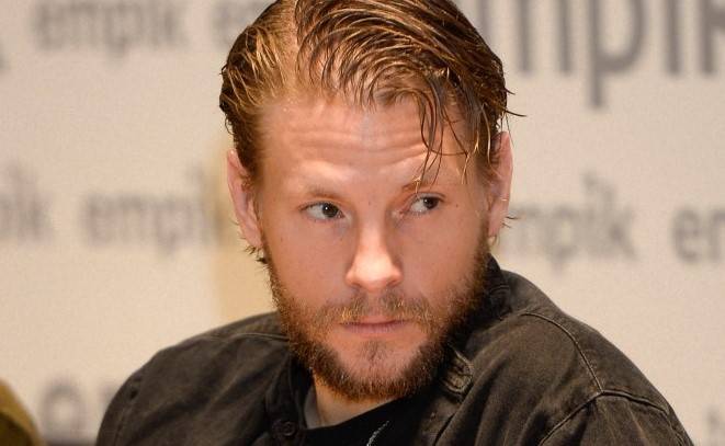 Sebastian Fabijański zadzwonił do Patryka Vegi w programie na żywo. Widzowie krytykują aktora