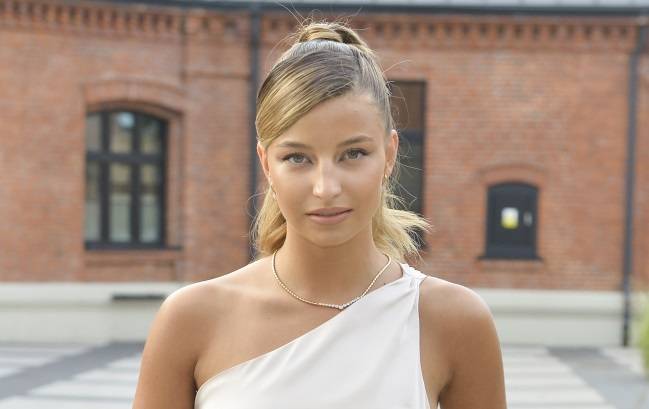 Zadziorna Julia Wieniawa w obłędnej stylizacji. Tak poszła na koncert! Co na to Nikodem Rozbicki? [ZDJĘCIE]                                