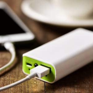 Powerbank podłączony do... tego samego powerbanku! Co może się stać?