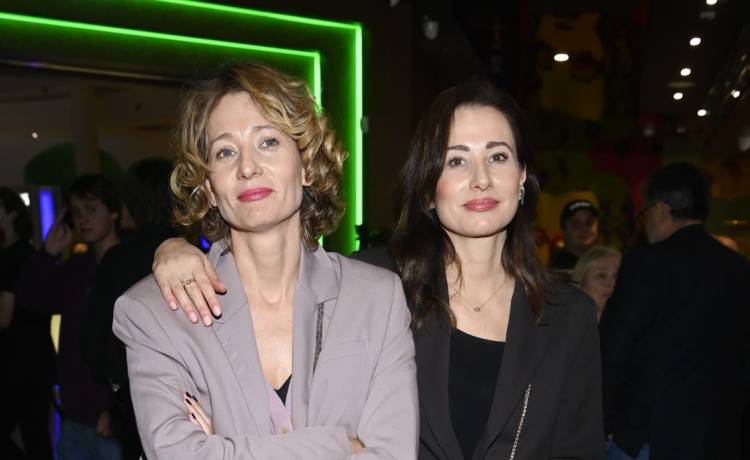 Magdalena i Aleksandra Popławskie w zmysłowej sesji. Siostry zawsze były dla siebie wsparciem? [FOTO]