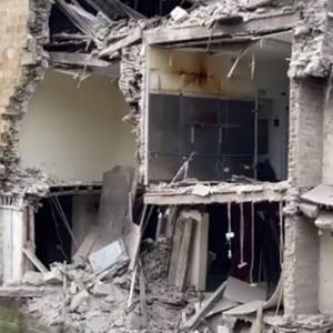 Kupili zabytkowy budynek. Właśnie runął do rzeki [FOTO]