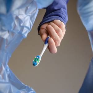 Wyrzucasz szczoteczkę do zębów do żółtego pojemnika na odpady? Intuicja nie zawsze jest dobrym doradcą!