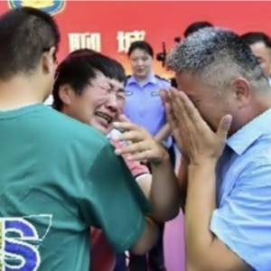 Chiny. Ojciec odnalazł porwanego syna po 24 latach. W trakcie poszukiwań przejechał pół miliona kilometrów