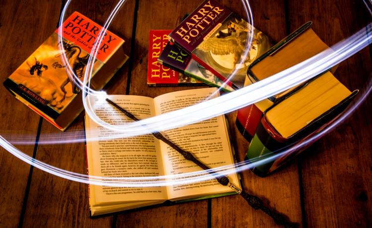 Sprzedane za rekordową cenę! Niebotycznie magiczna kwota pierwszego wydania książki "Harry Potter i Kamień Filozoficzny"   