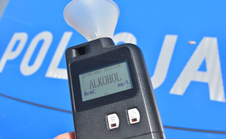 Pobił niechlubny rekord? Tyle miał promili, gdy kierował autem. Zasnął obok niego