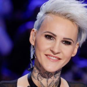 Agnieszka Chylińska w zaskakującej fryzurze. W takim kolorze włosów jeszcze jej nie widzieliście! 