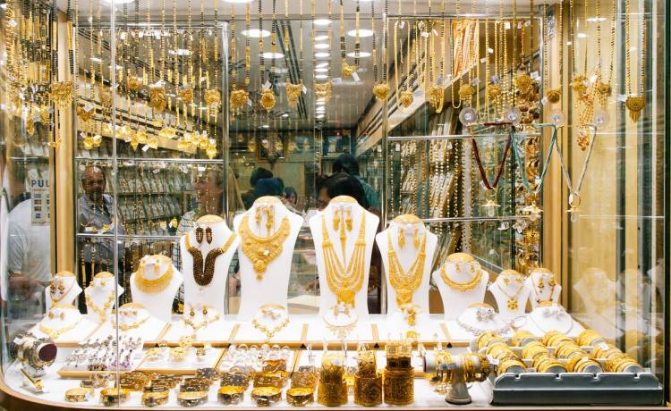 Kamery uchwyciły moment napadu na jubilera. Zniknęła biżuteria warta 1,5 milionów dolarów [WIDEO]