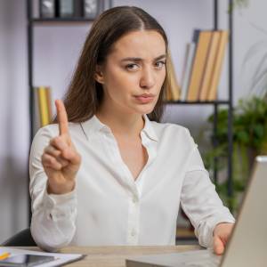 Zdanie, które pomaga powiedzieć „nie” bez obrażania. Według psychologów zawsze działa