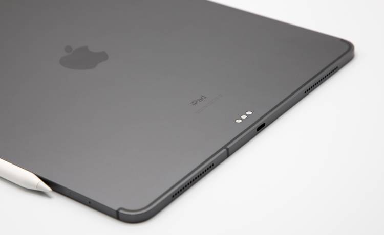 iPad Air 5, fot. Shutterstock/Tony Wu Studio