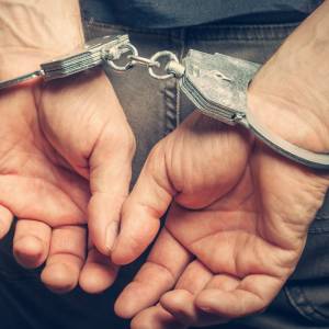 Ciągnęła psa za samochodem. Był przywiązany do haka holowniczego