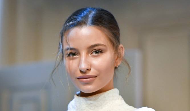 Julia Wieniawa odważnie odsłania pośladki. Zdjęcia skomentowała jej mama!                                               