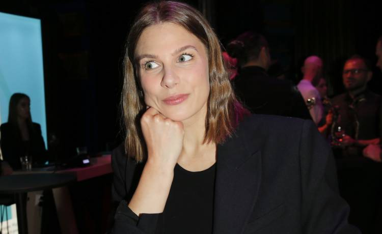 Stanęła przed obiektywem w samym bikini! Wierzbicka wyznaje: "Plaża to jest życie" [FOTO]